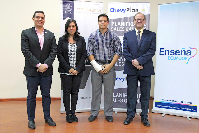 Raúl Coello, Director Centro de Promoción y Empleo de la ESPOL (CEPROEM); Daniela Albán, Analista de Talento Humano de Enseña Ecuador; Daniel Morán, Coordinador de Talento Humano de la Región Costa de Enseña Ecuador; y Pablo Ordóñez, Gerente General de ChevyPlan.