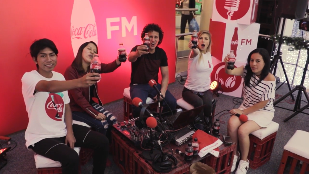 Cientos de personas fueron parte del Movimiento de Coca-Cola #SeamosSanta