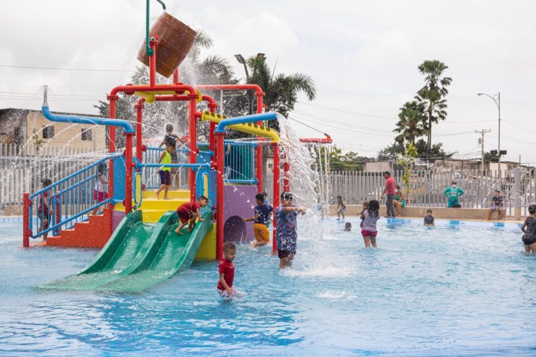 Horarios de funcionamiento de parques acuáticos y lagunas artificiales durante el feriado