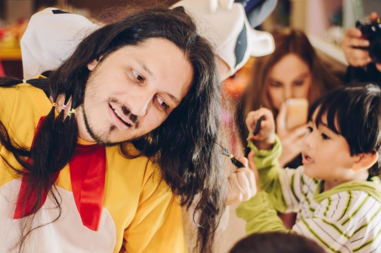Logan y Logan dona su cabello con la ayuda de los niños de Solca Guayaquil